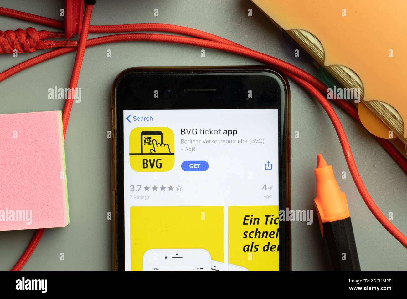 New York, Stati Uniti - 7 novembre 2020: Logo BVG ticket app store sullo schermo del telefono, editoriale illustrativo. Foto Stock