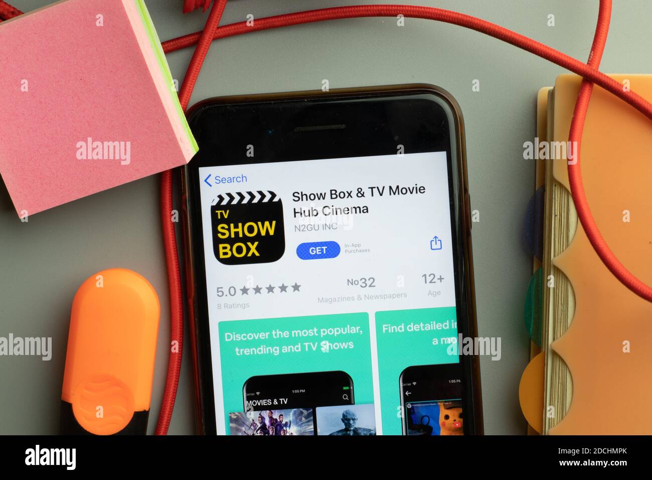 New York, Stati Uniti - 7 novembre 2020: Mostra il logo dell'app store di Box TV Movie Hub Cinema sullo schermo del telefono, editoriale illustrativo. Foto Stock