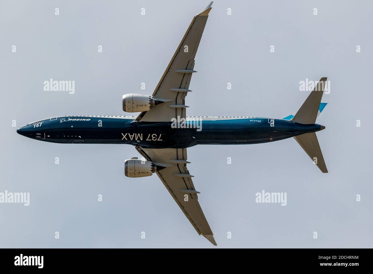 Boeing 737 MAX aereo passeggeri che effettua un volo dimostrativo all'Air Show di Parigi. Francia - 22 giugno 2017 Foto Stock