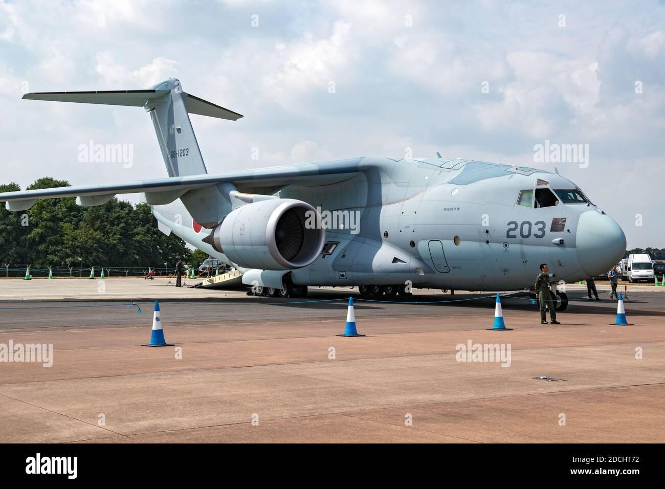 Velivolo da trasporto Kawasaki C-2 della forza giapponese di autodifesa sulla asfalto della base aerea RAF di Fairford. 13 luglio 2018 Foto Stock