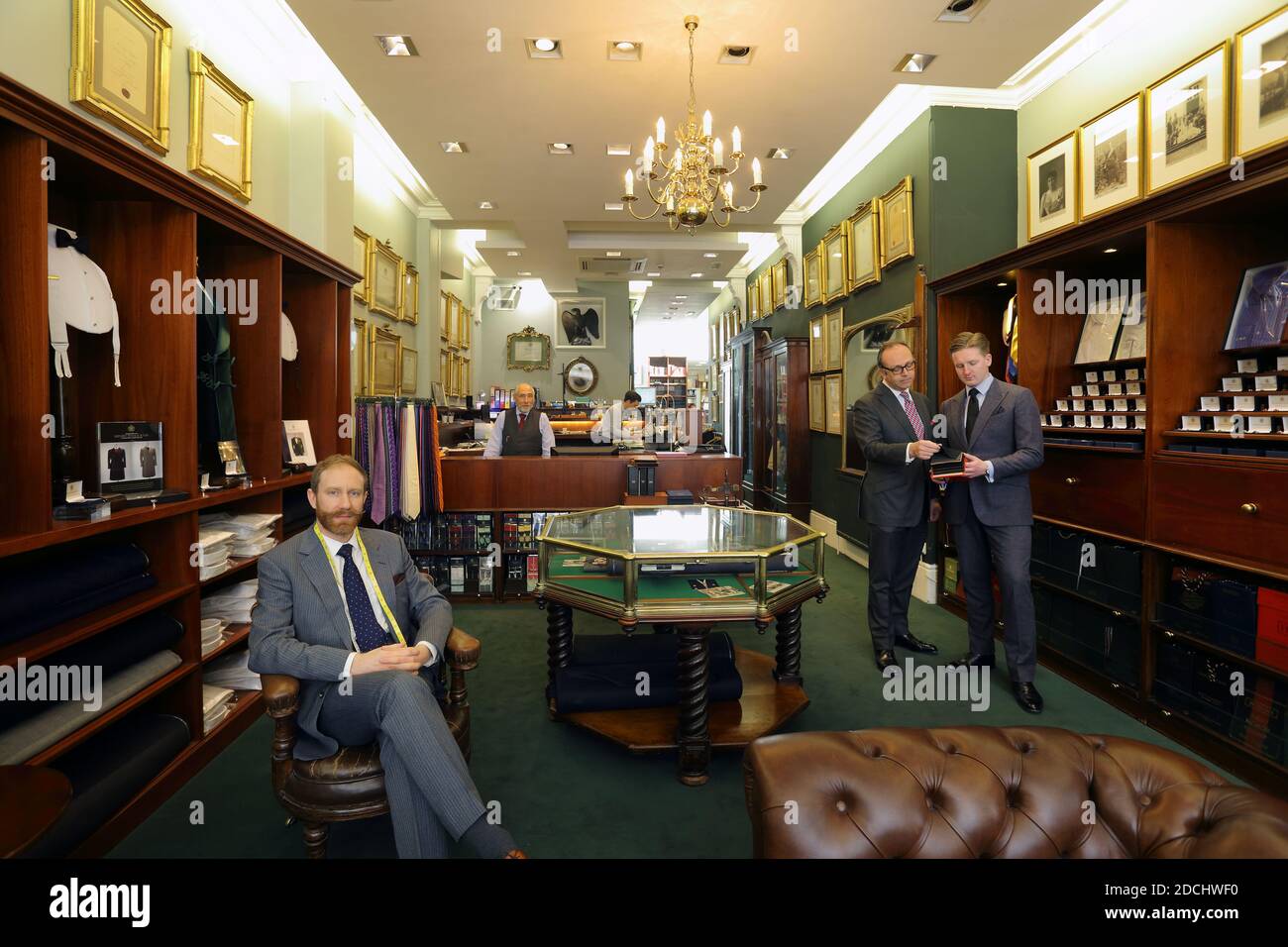 Henry Poole & Co Bespokes Tailors a Savile Row , Londra , Regno Unito Foto Stock