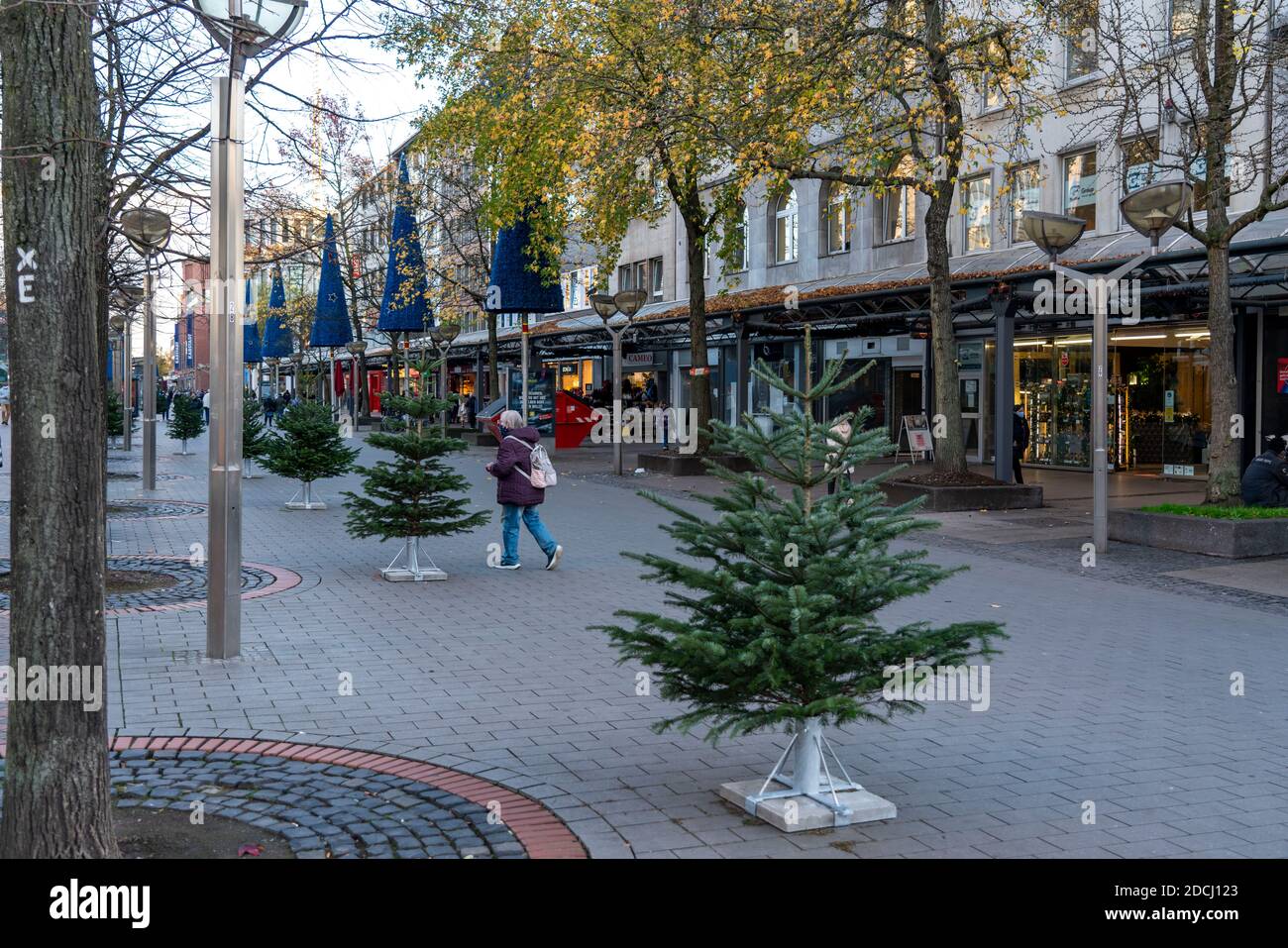 Il centro della città di Duisburg, via dello shopping Königstrasse, il giorno dell'apertura della decorazione della luce di Natale, normalmente anche del Natale Foto Stock