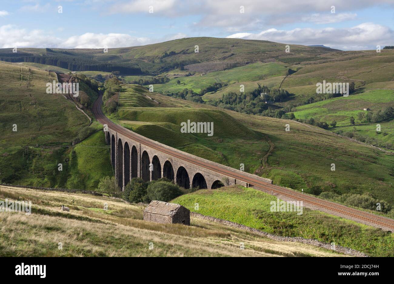 Viadotto di Arten Gill sulla linea ferroviaria di Carlisle Nelle valli dello Yorkshire Foto Stock