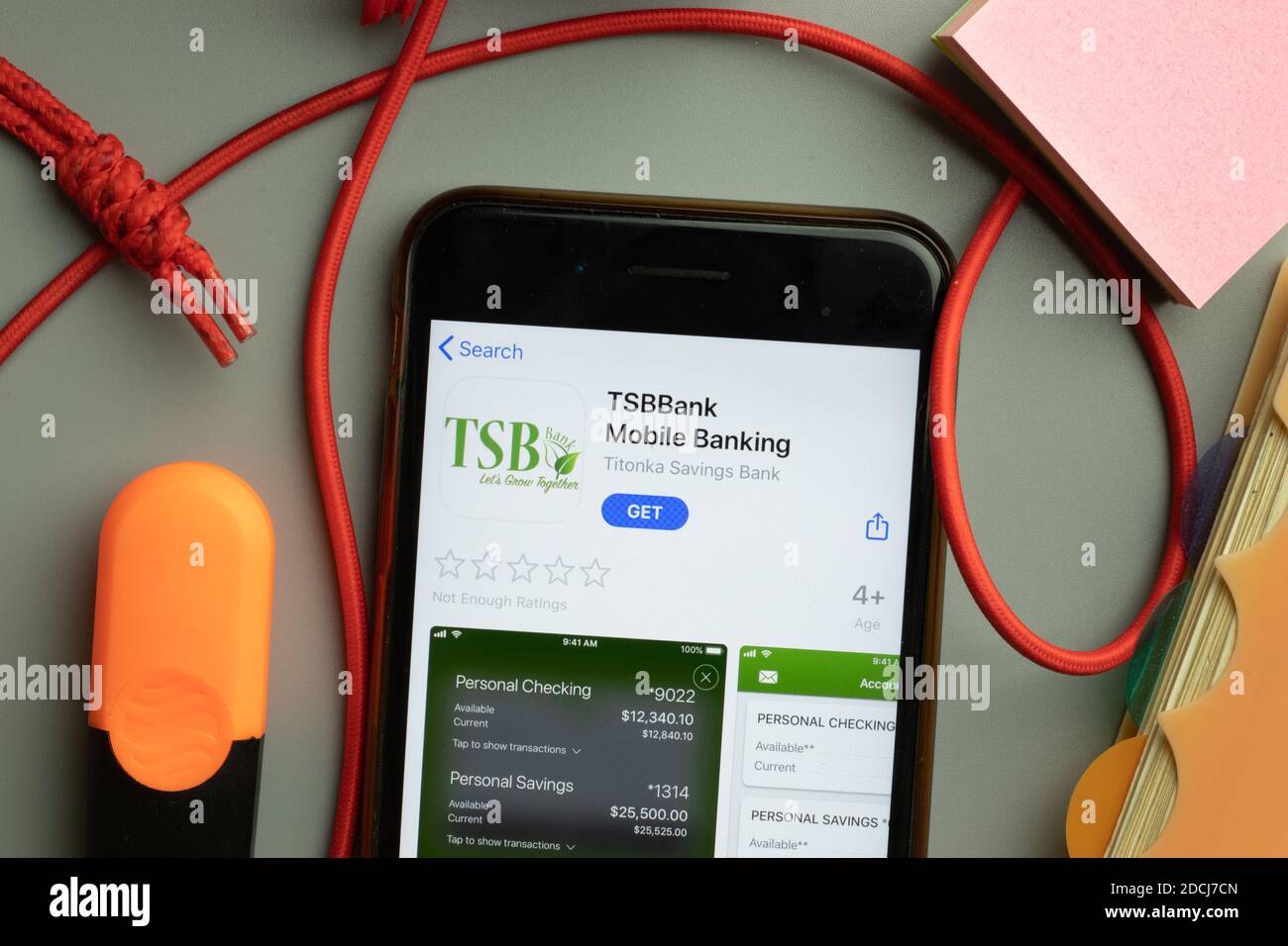 New York, Stati Uniti - 7 novembre 2020: Logo dell'app store TSBBank Mobile Banking sullo schermo del telefono, editoriale illustrativo. Foto Stock