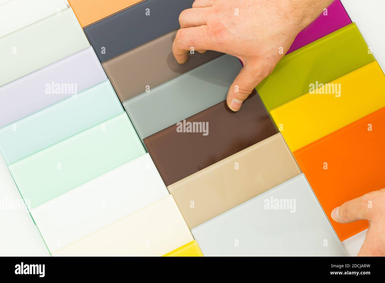 Materiale in vetro colorato per finiture interne Foto Stock
