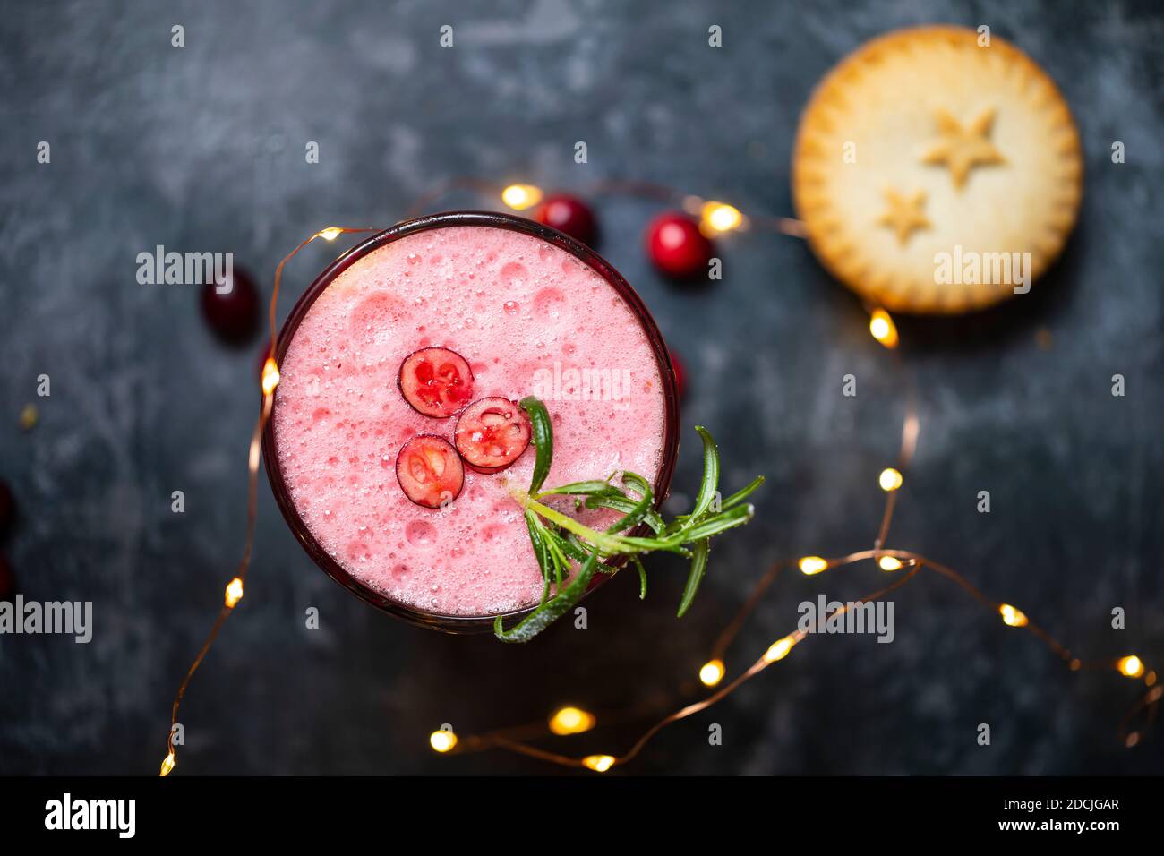 Cocktail di Natale con mirtilli rossi e mince pie Foto Stock