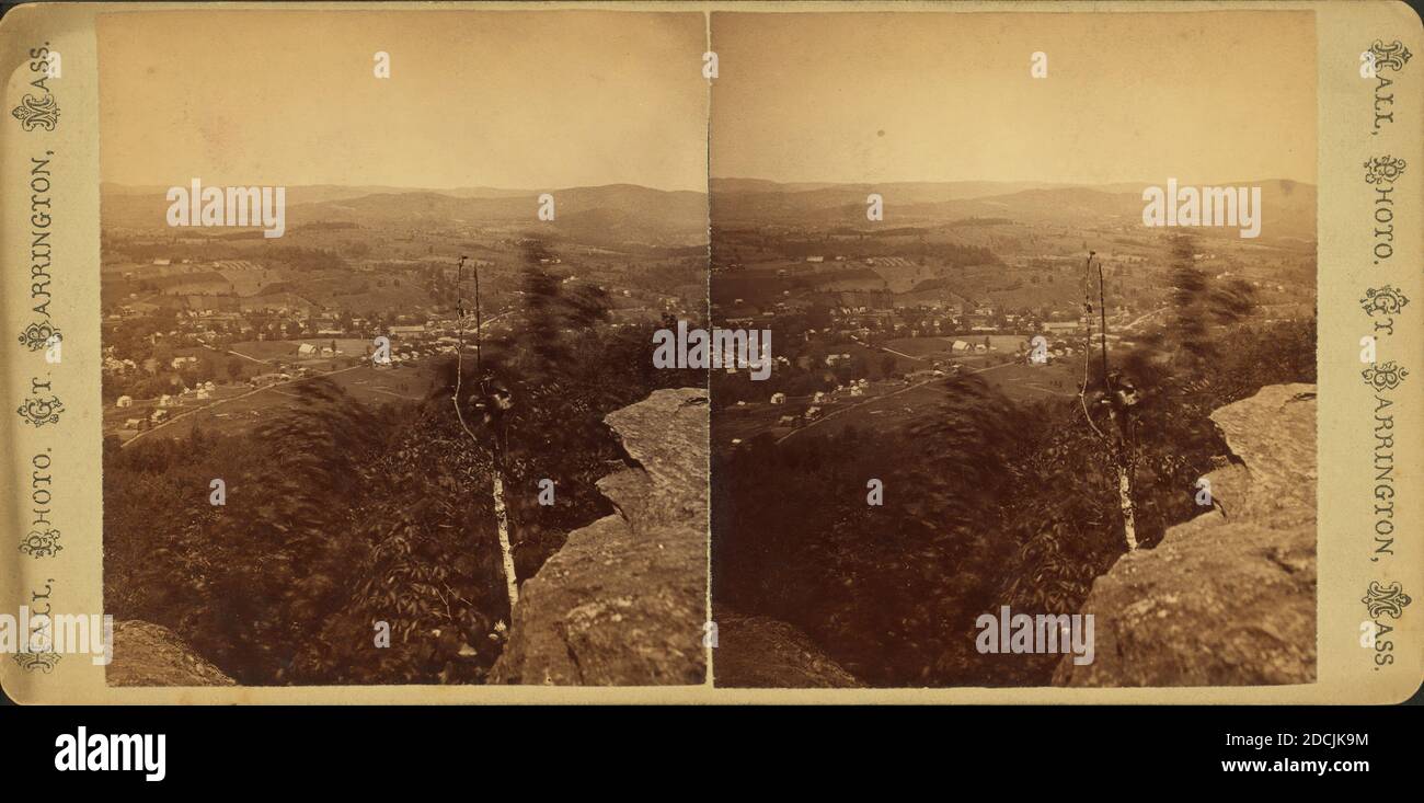 Vista di Great Barrington da East Rock., immagine, Stereographs, 1850 - 1930, Hall Photo Foto Stock
