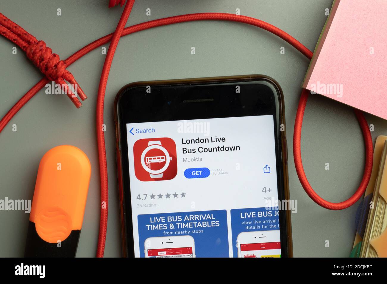 New York, Stati Uniti - 7 novembre 2020: Logo dell'app store London Live Bus Countdown sullo schermo del telefono, editoriale illustrativo. Foto Stock