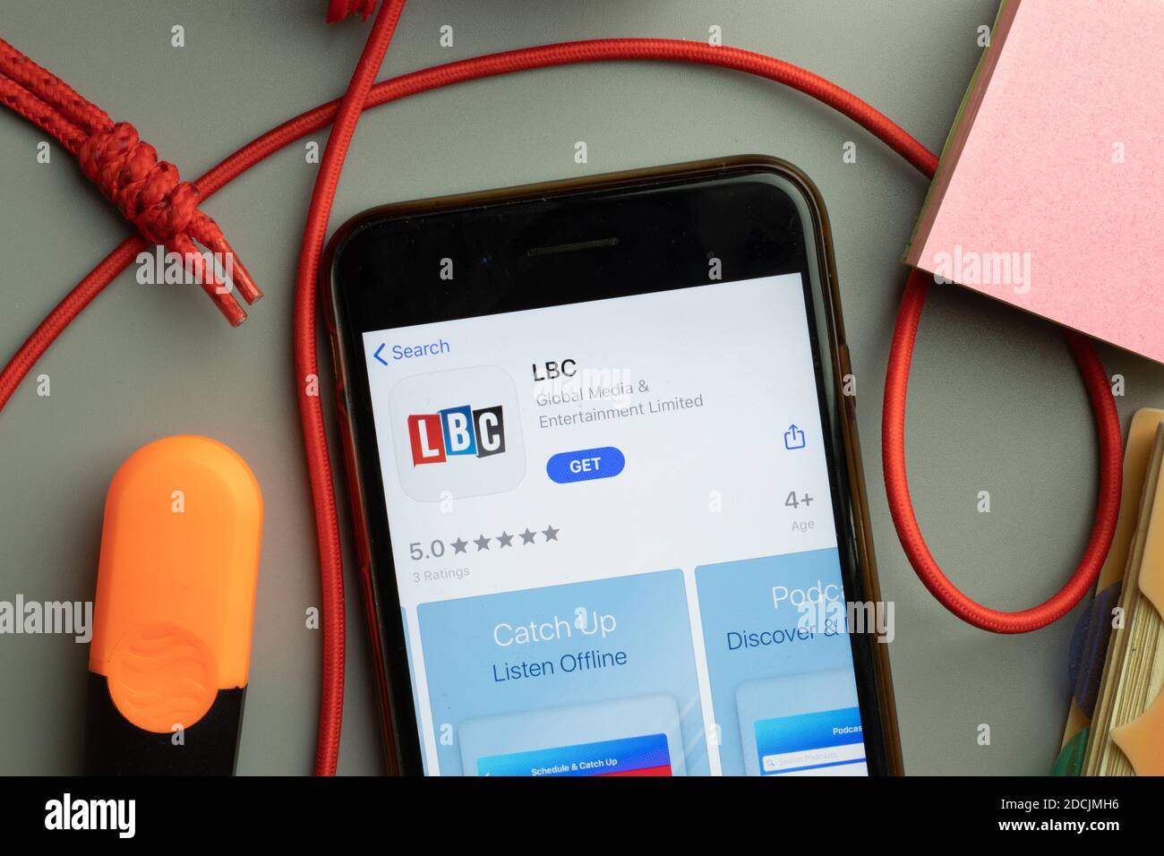 New York, Stati Uniti - 7 novembre 2020: Logo LBC app store sullo schermo del telefono, editoriale illustrativo. Foto Stock