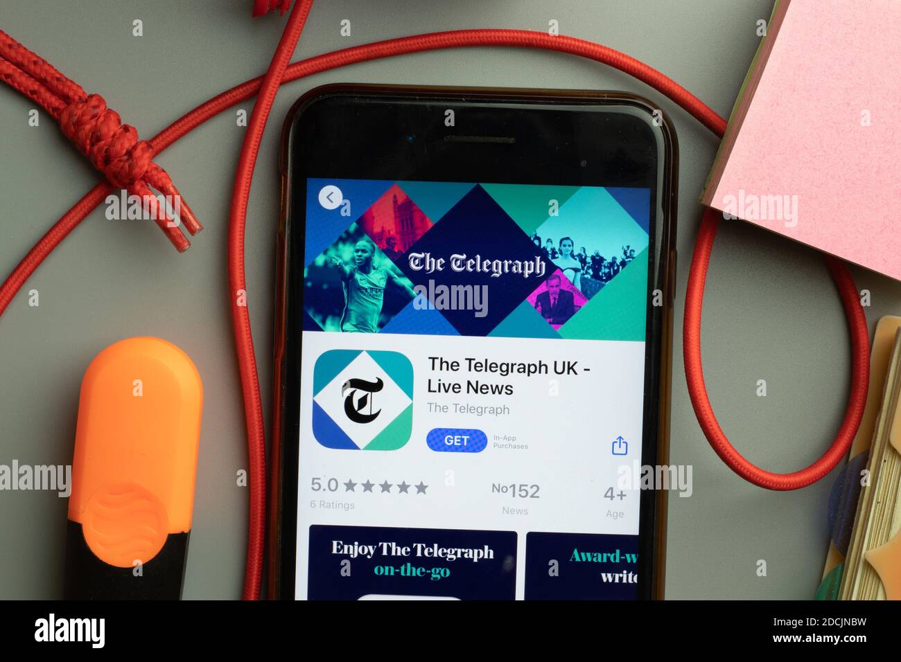 New York, Stati Uniti - 7 novembre 2020: Il logo dell'app store Telegraph UK Live News sullo schermo del telefono, editoriale illustrativo. Foto Stock