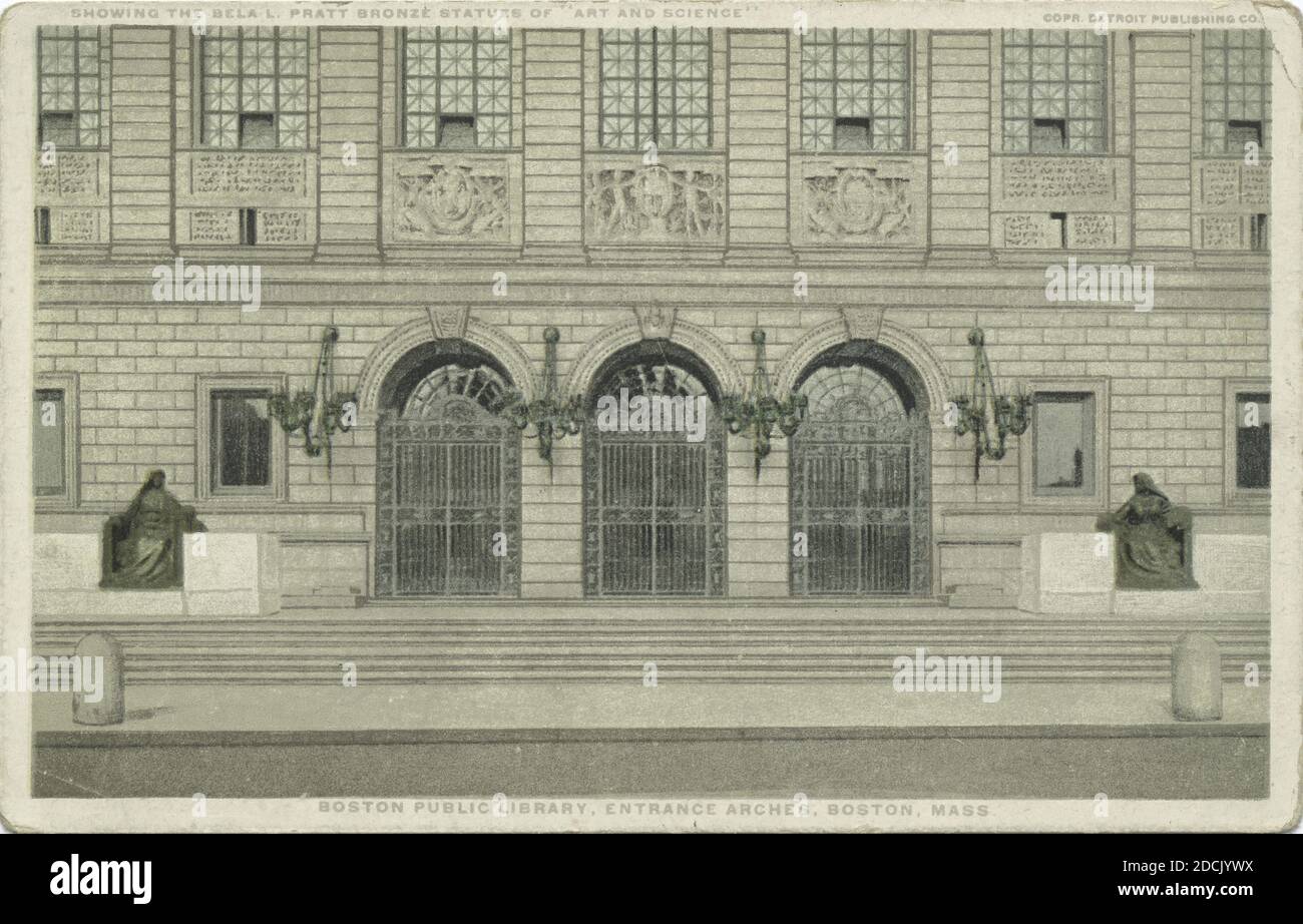 Biblioteca pubblica di Boston, archi d'ingresso, Boston, Messa, che mostra le statue di bronzo di Bela L. Pratt di Arte e Scienza, immagine fissa, Cartoline, 1898 - 1931 Foto Stock