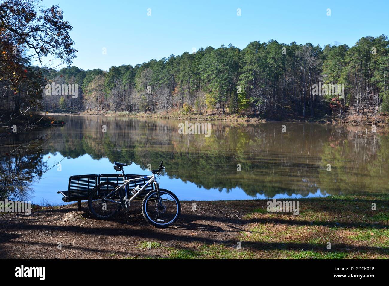 Reedy Creek Lake nell'Umstead state Park di Raleigh, North Carolina. Foto Stock
