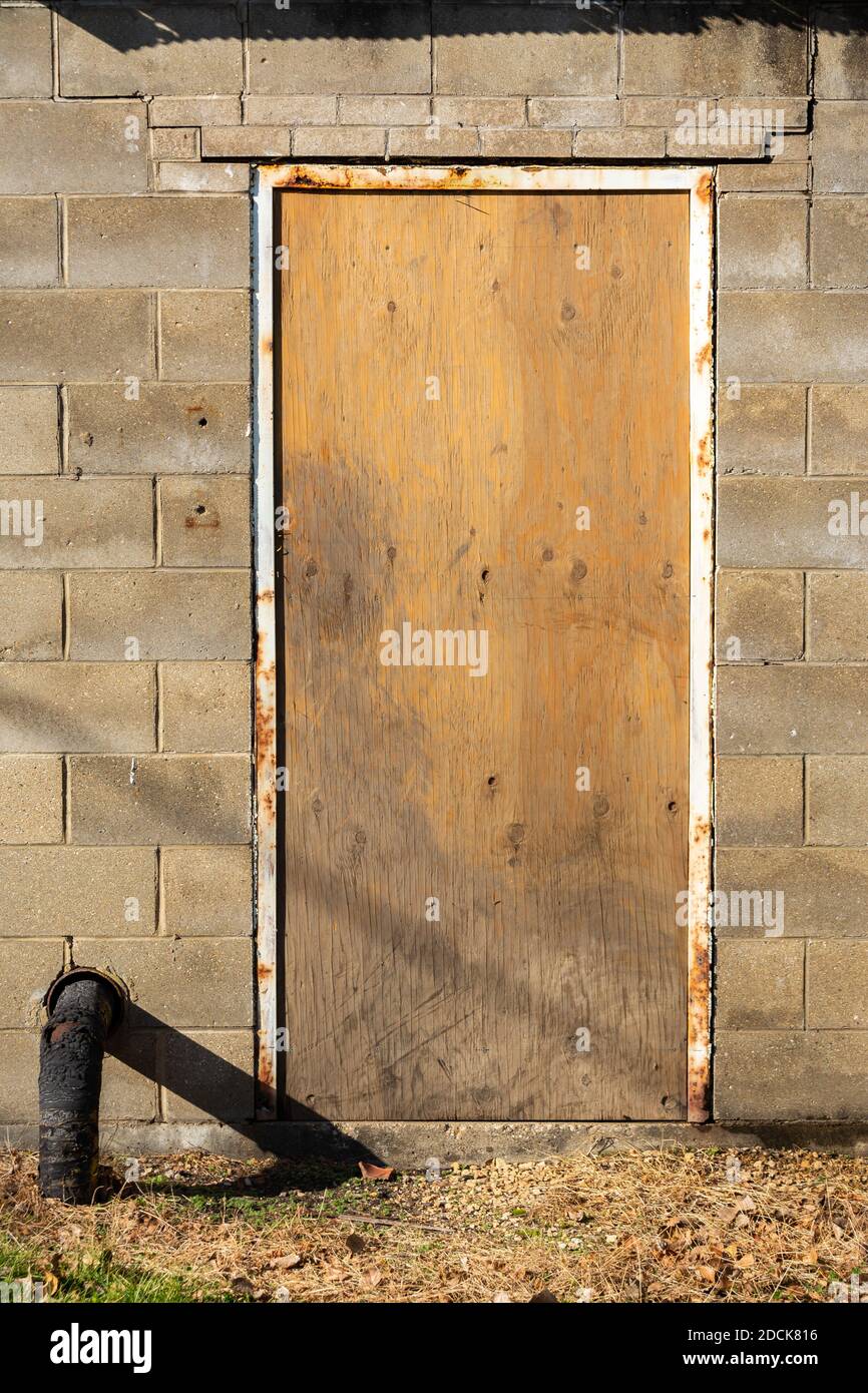 Vecchio muro di magazzino abbandonato in luce naturale. Amboy, Illinois. Foto Stock