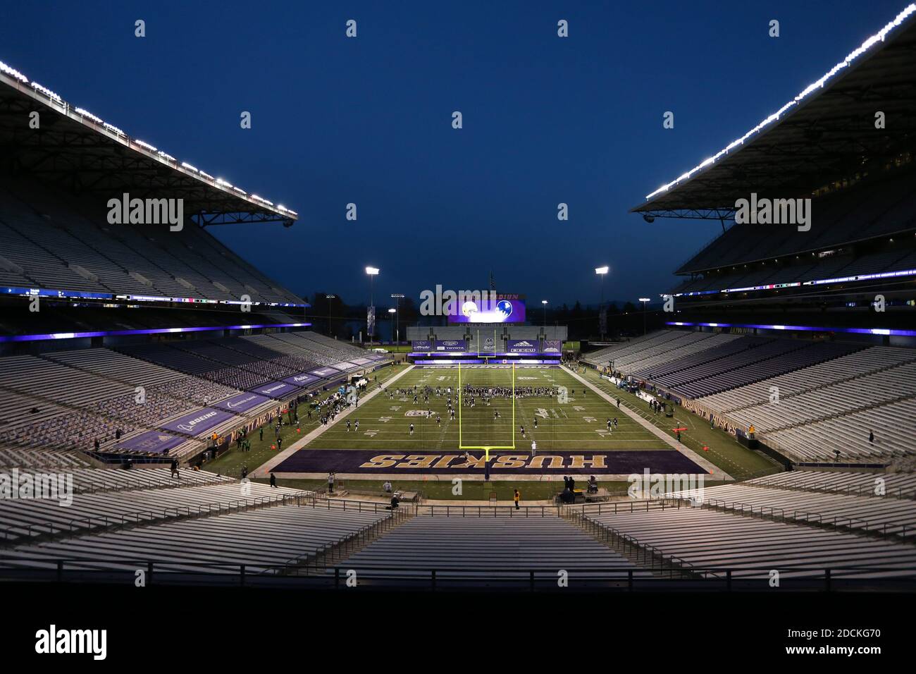 Seattle, Washington, Stati Uniti. 21 Nov 2020. Husky Stadium senza tifosi durante una partita tra gli Arizona Wildcats e Washington Huskies all'Husky Stadium di Seattle, Washington. Sean BrownCSM/Alamy Live News Foto Stock