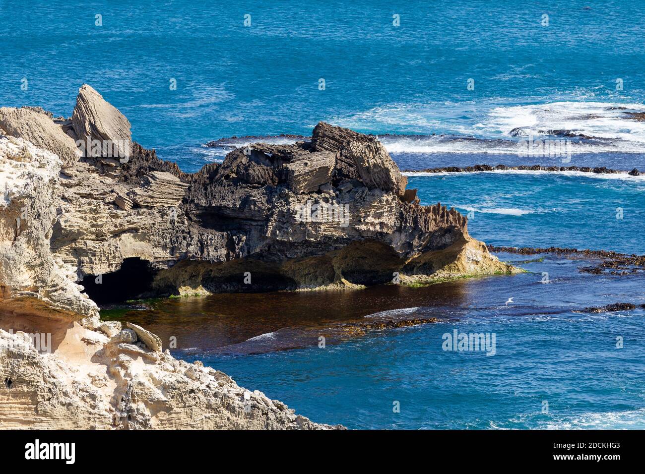 Le pareti rocciose di Capo Northumberland a Port MacDonnell Sud Australia il 10 novembre 2020 Foto Stock
