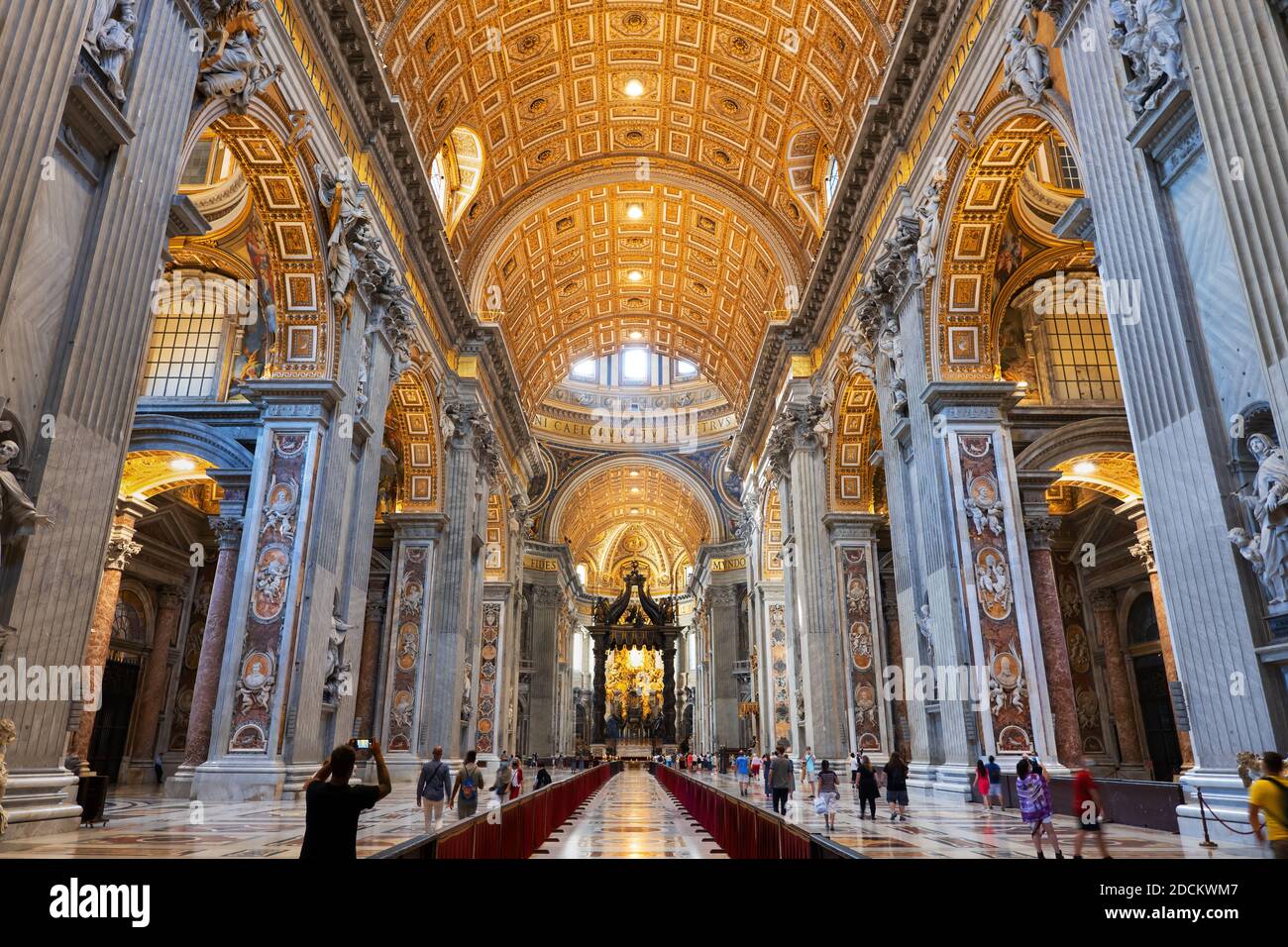 Basilica di San Pietro (Basilica Papale di San Pietro) all'interno del Vaticano, Roma, Italia Foto Stock
