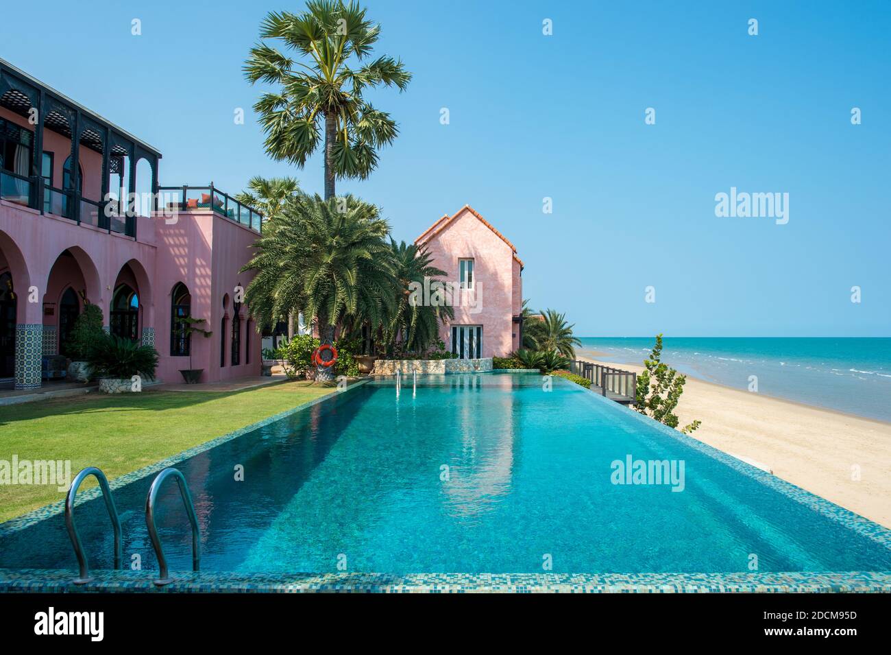 Resort a Khao Kalok Beach a sud di Hua Hin in Prachuap Khiri Khan Provincia di Thailandia Foto Stock