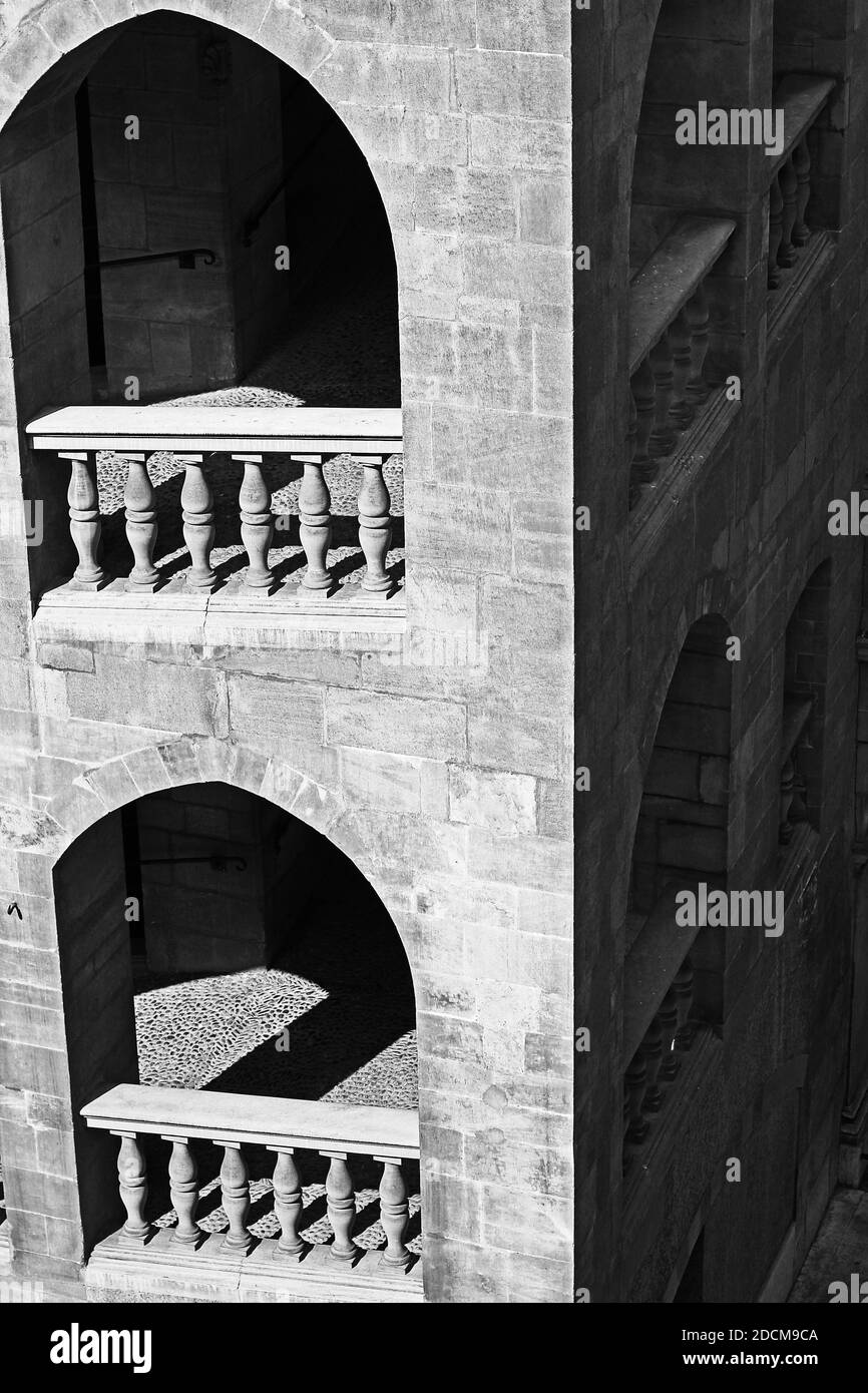 Terrazza coperta con archi in Hotel Geneve a Ginevra, Svizzera Foto Stock