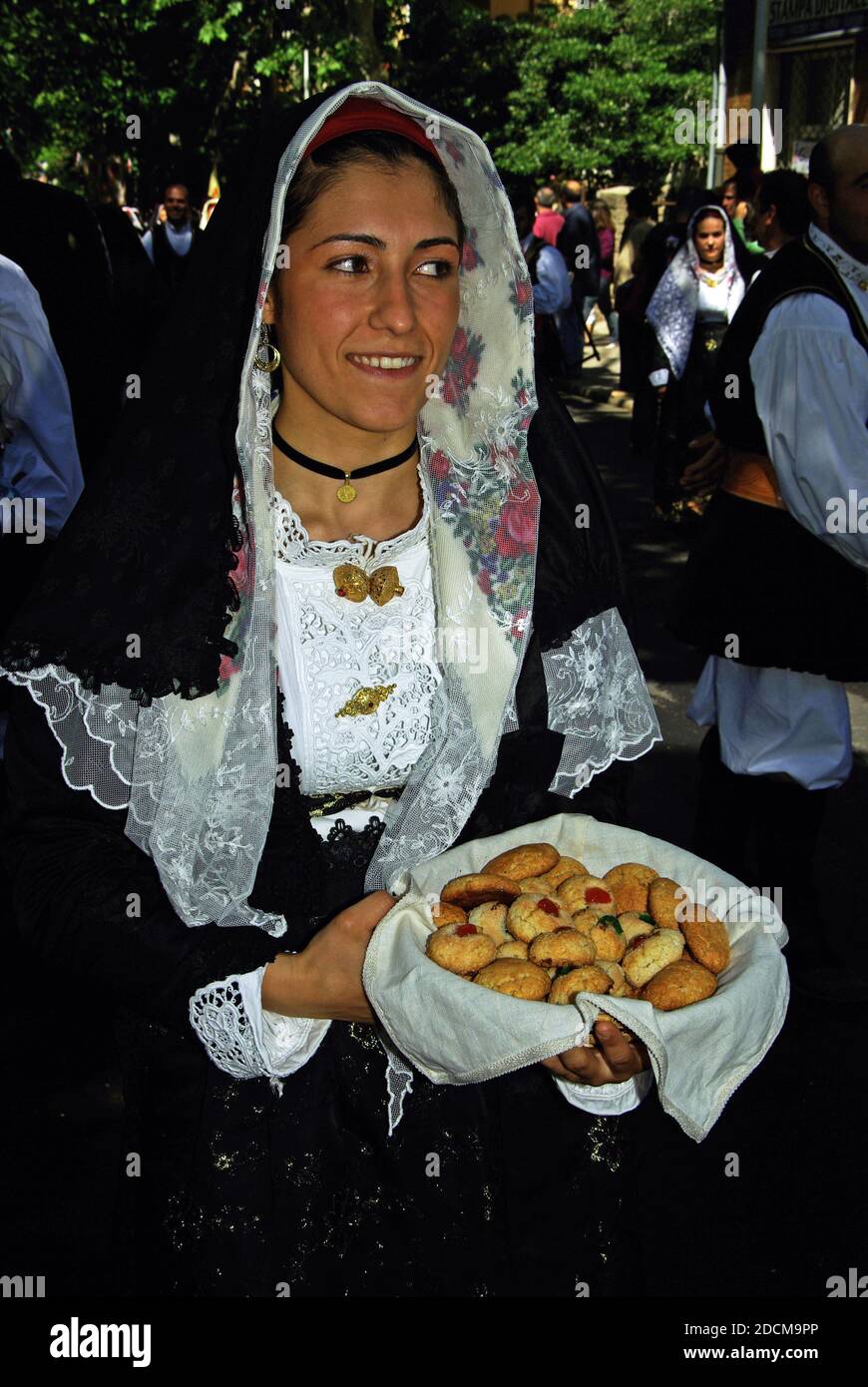 Sassari, Sardegna, Italia. Cavalcata Sarda, sfilata tradizionale di costume sardo Foto Stock