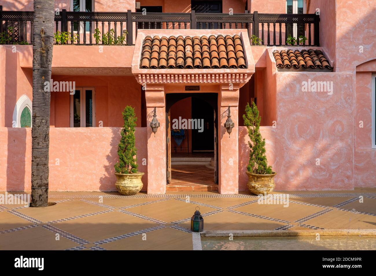 Dettagli architettonici a Villa Maroc, un resort di lusso a Khao Kalok spiaggia a sud di Hua Hin in Prachuap Khiri Khan Provincia di Thailandia Foto Stock
