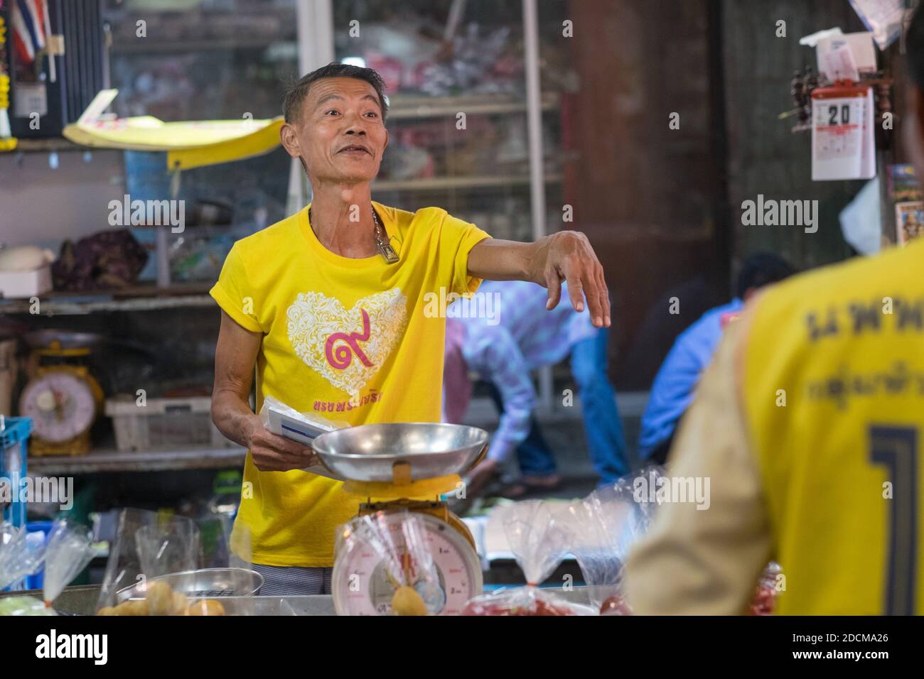 Scena urbana dal mercato coperto di Chai chat a Hua Hin. Hua Hin è una delle destinazioni di viaggio più popolari in Thailandia. Foto Stock