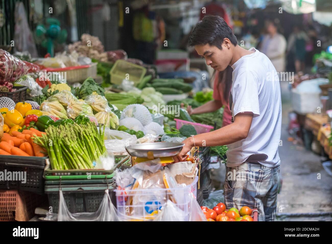Scena urbana dal mercato coperto di Chai chat a Hua Hin. Hua Hin è una delle destinazioni di viaggio più popolari in Thailandia. Foto Stock
