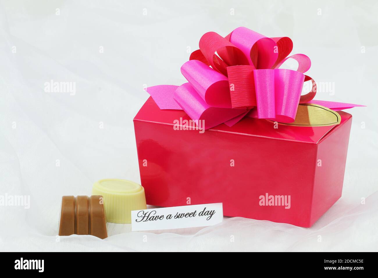 Avrai a disposizione una dolce carta da giorno con scatola di cioccolatini rosa Foto Stock
