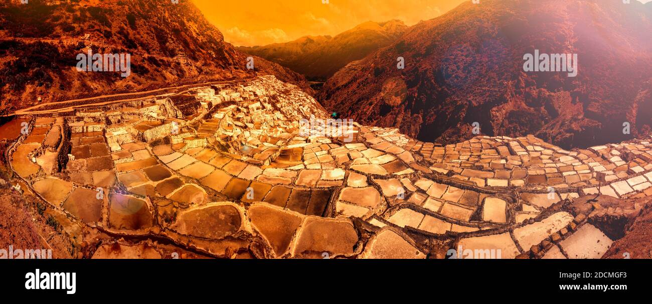 Salt Pans di Maras, Perù tramonto luce sera Foto Stock