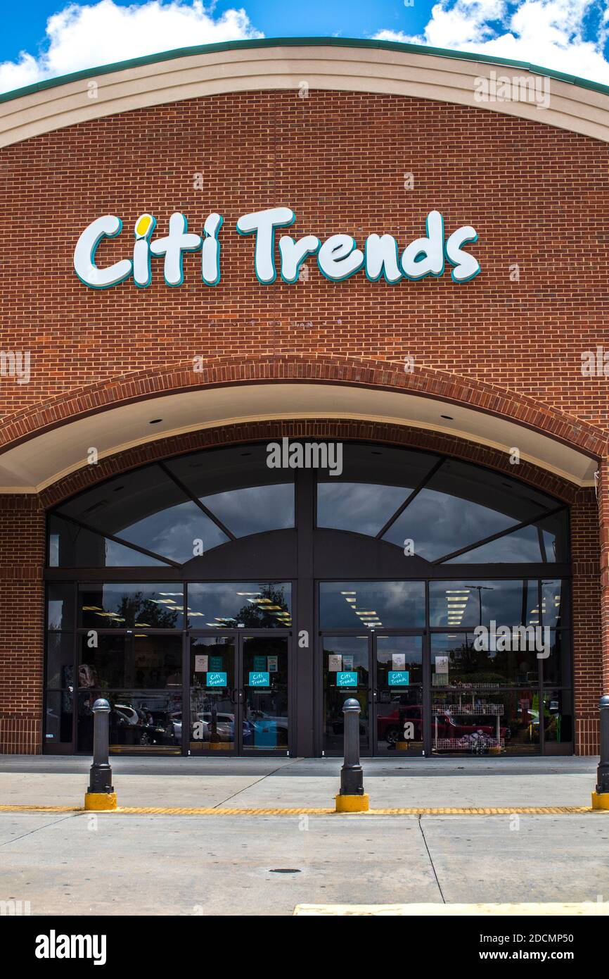 Gwinnett County, GA / USA - 07 08 20: Citi Trends store front Foto Stock