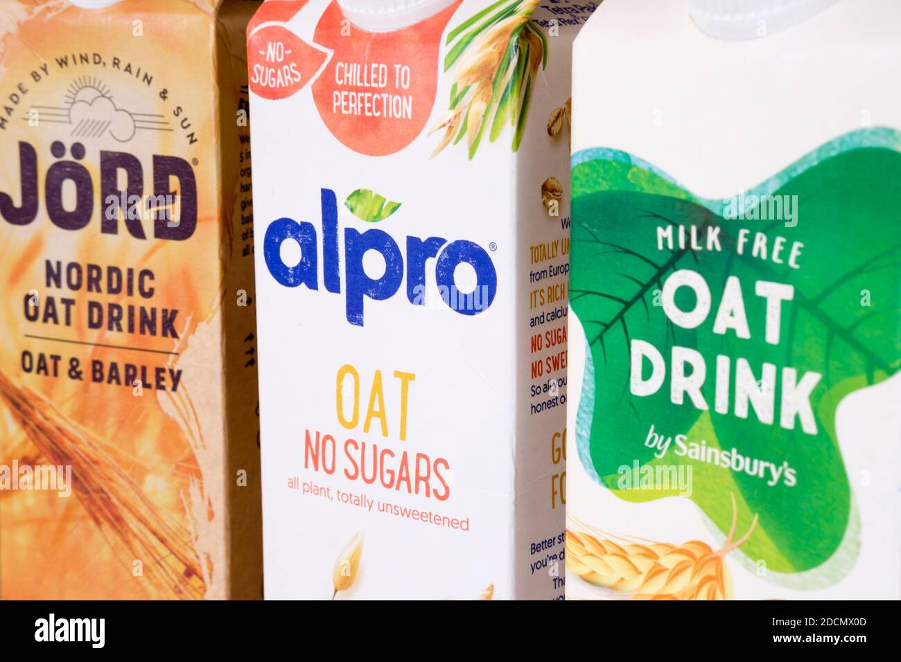 Cartoni di latte alternative bevande a base di OAT Foto Stock