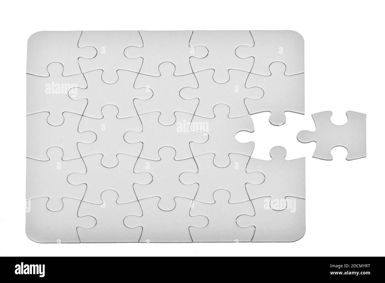 Bianco jigsaw puzzle pattern sfondo. Posizionamento ultimo pezzo di puzzle jigsaw Foto Stock