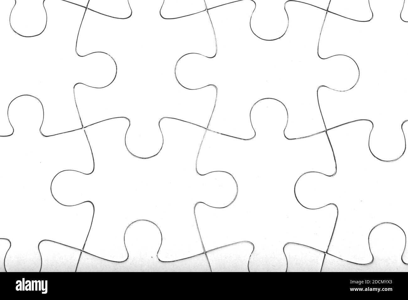 Bianco jigsaw puzzle pattern sfondo. Posizionamento ultimo pezzo di puzzle jigsaw Foto Stock