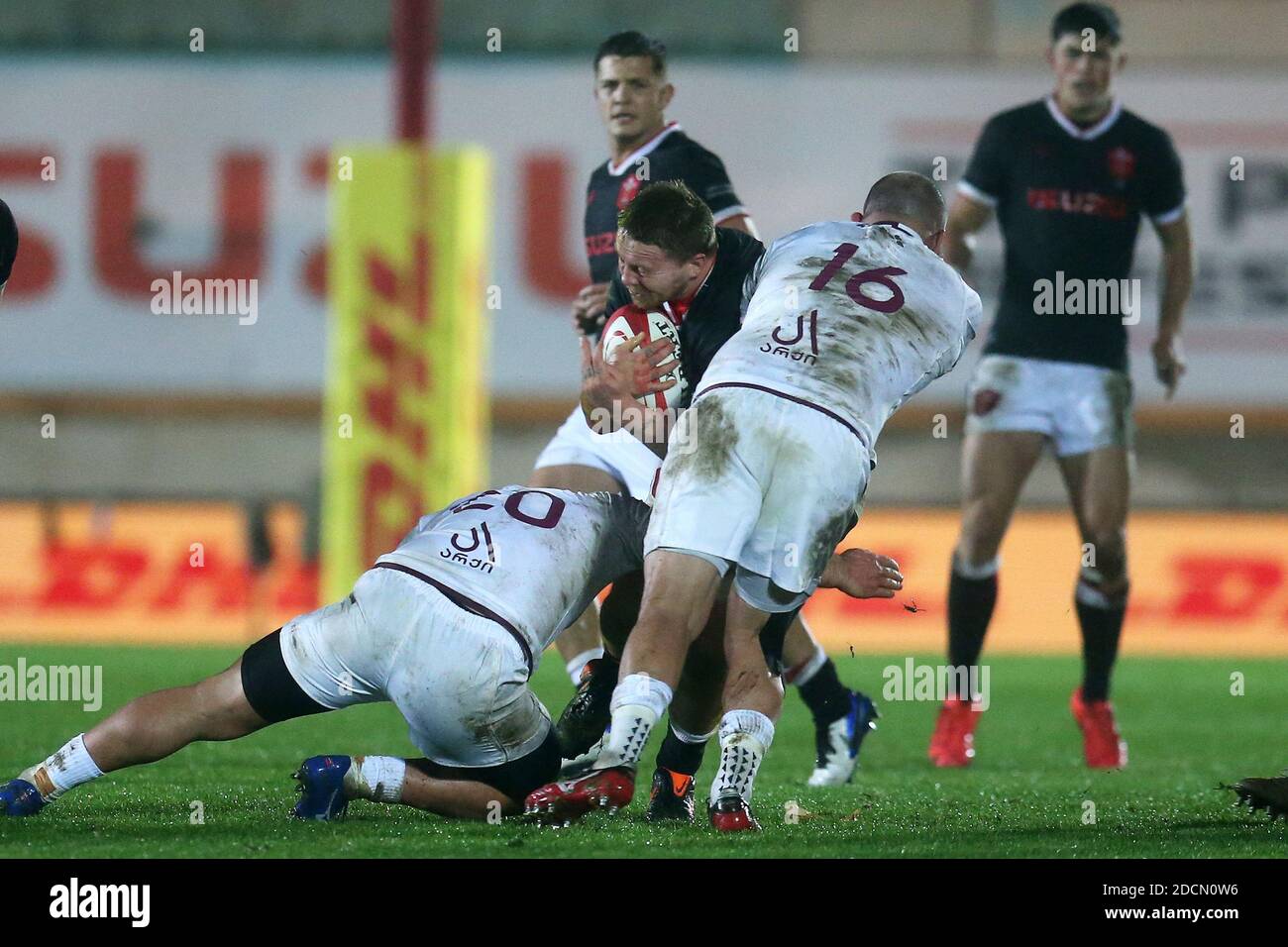 Llanelli, Regno Unito. 21 Nov 2020. James Davies del Galles è affrontato. Autunno Nations Cup rugby match, Galles / Georgia al Parc Y Scarlets di Llanelli, Galles del Sud sabato 21 novembre 2020. Questa immagine può essere utilizzata solo per scopi editoriali. Solo per uso editoriale, foto di Andrew Orchard/Andrew Orchard sports photography/Alamy Live news Credit: Andrew Orchard sports photography/Alamy Live News Foto Stock