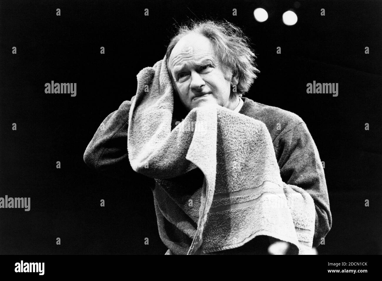 Oliver Ford Davies (Rev Lionel Espy) in UN DEMONE DA CORSA di David Hare al Cottesloe Theatre, National Theatre (NT), Londra SE1 08/02/1990 design: Bob Crowley illuminazione: Mark Henderson regista: Richard Eyre Foto Stock