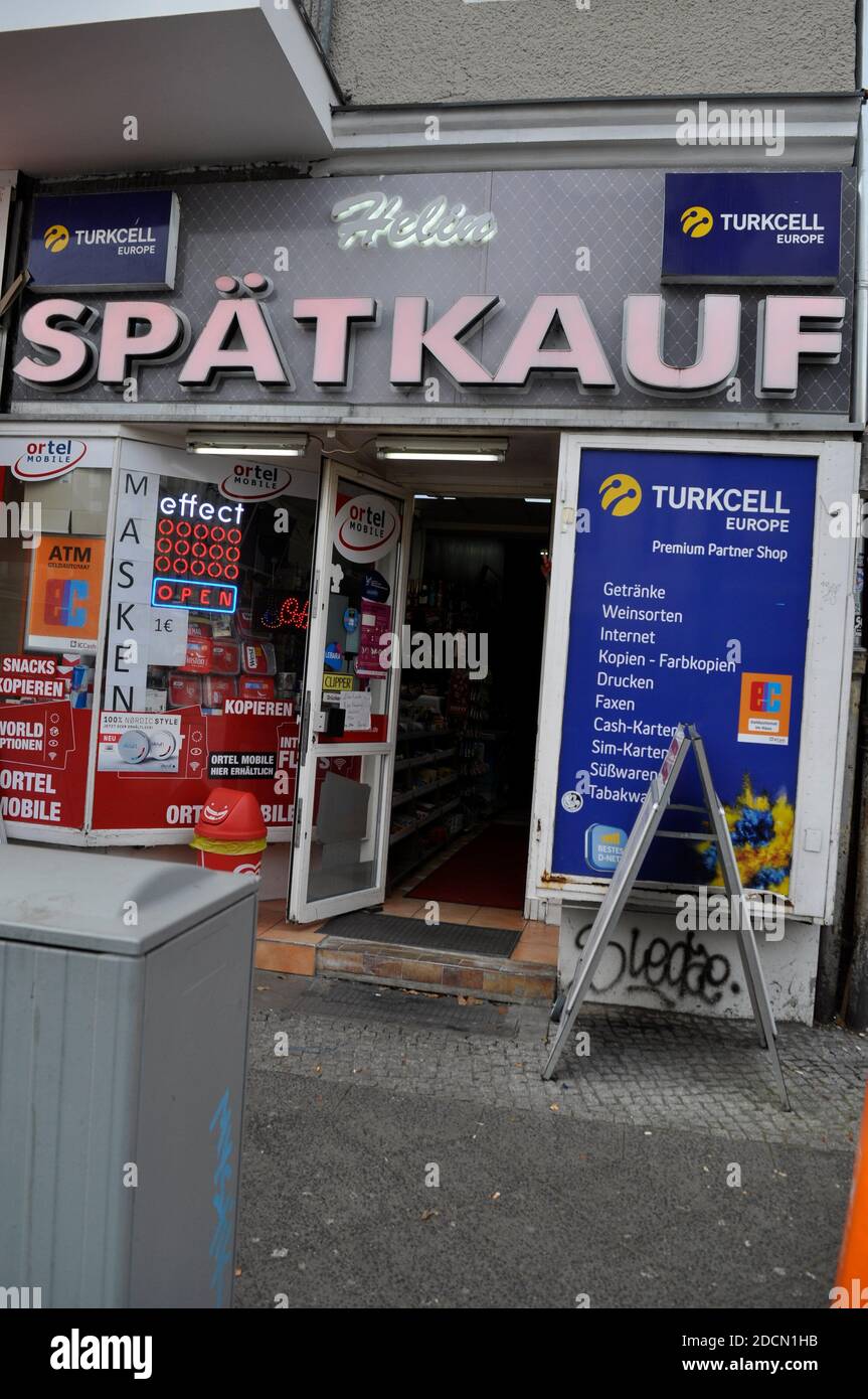 Das Berliner Internet-Cafe Spätkauf in der Karl-Marx-Straße in dem der Pornostar Luka Rocco Magnotta, der seinen ex-lover Jun Lin in Montreal bestiali Foto Stock