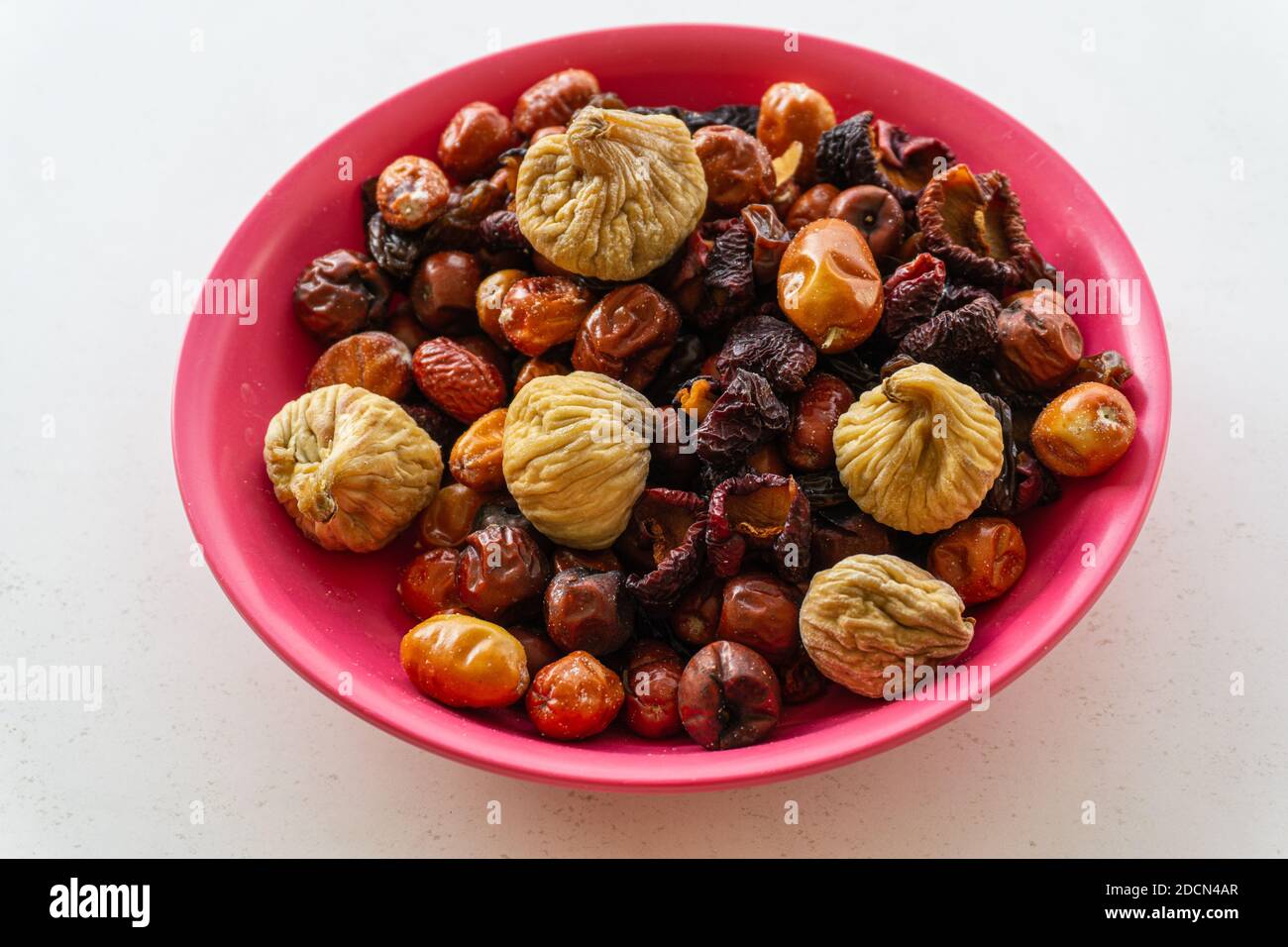 Fichi secchi, uvetta, prugne e aghi secchi Foto Stock