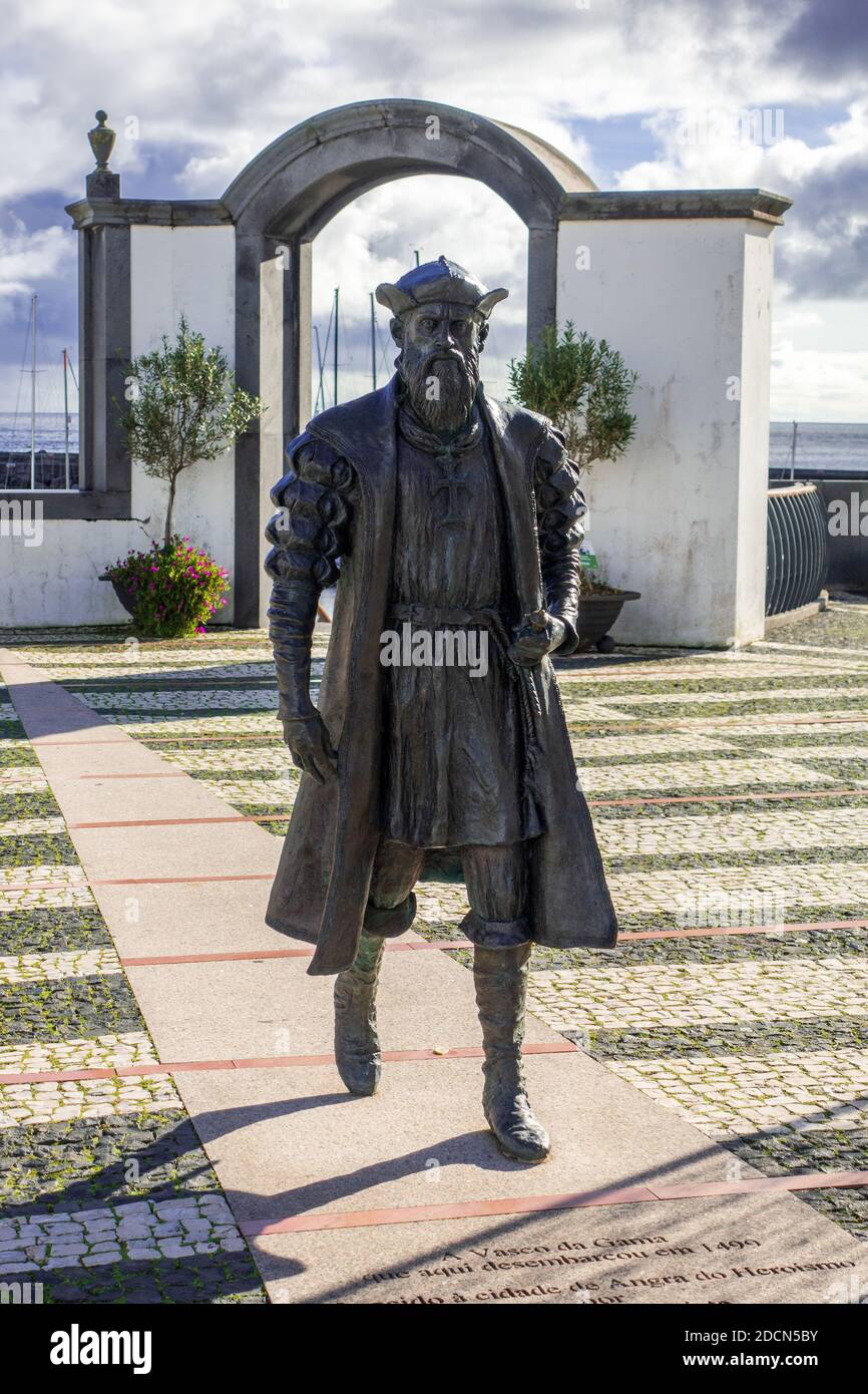 Statua di Vasco da Gama in patio da Alfandega Angra do Heroismo, esploratore portoghese a Terceira Azzorre Portogallo dall'artista americano Duker Bower Foto Stock