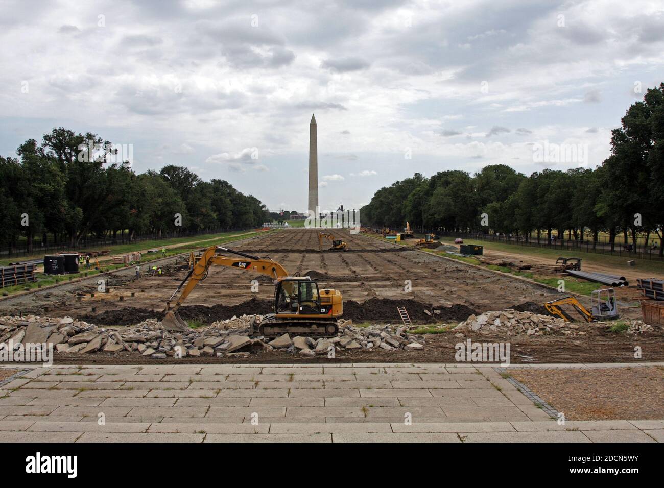 La piscina riflettente è in fase di ristrutturazione, a Washington DC, vista dal Lincoln Memorial. Foto Stock