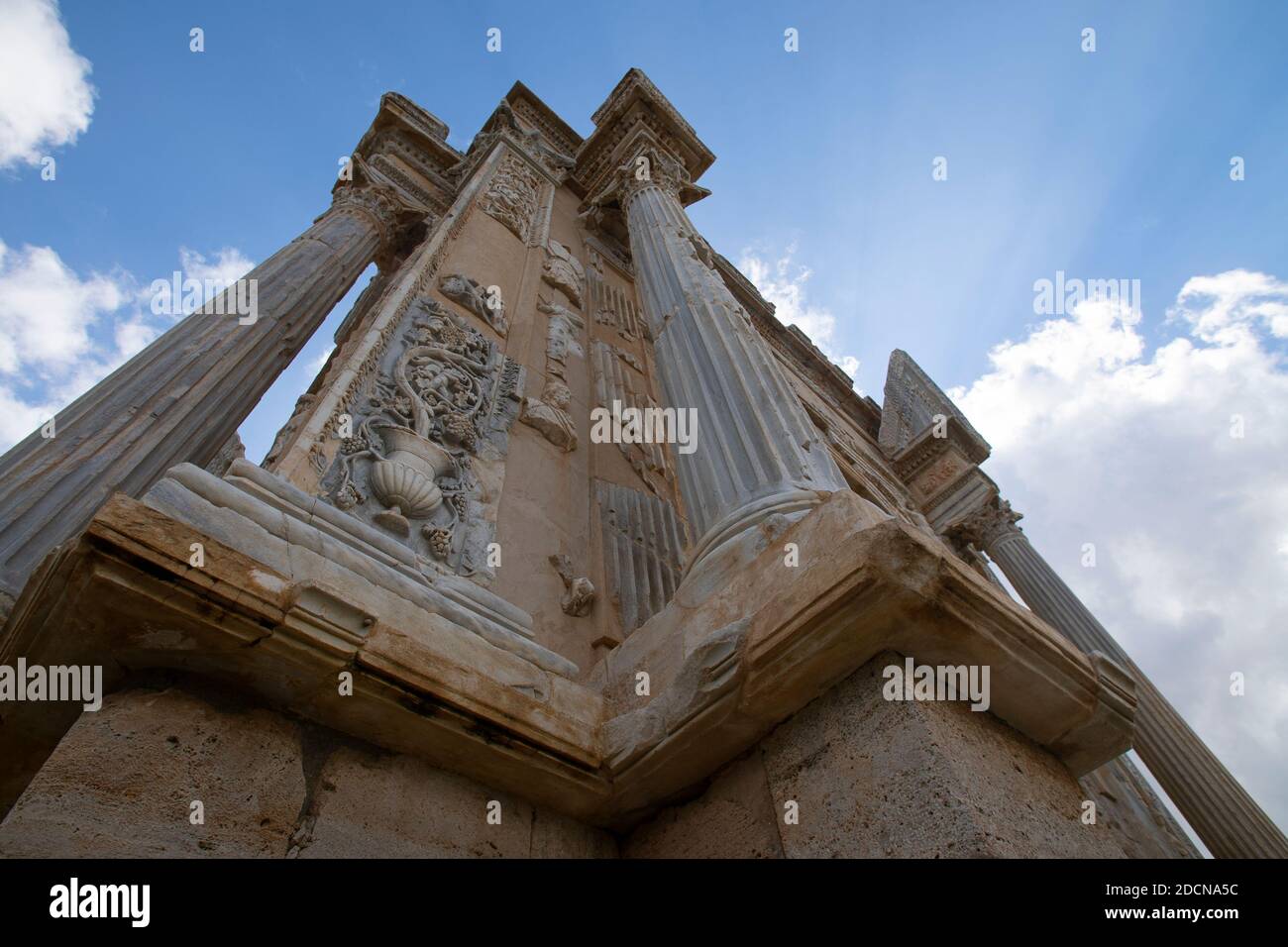 L'Arco di Settimio Severo nel sito archeologico di Leptis Magna, Libia Foto Stock