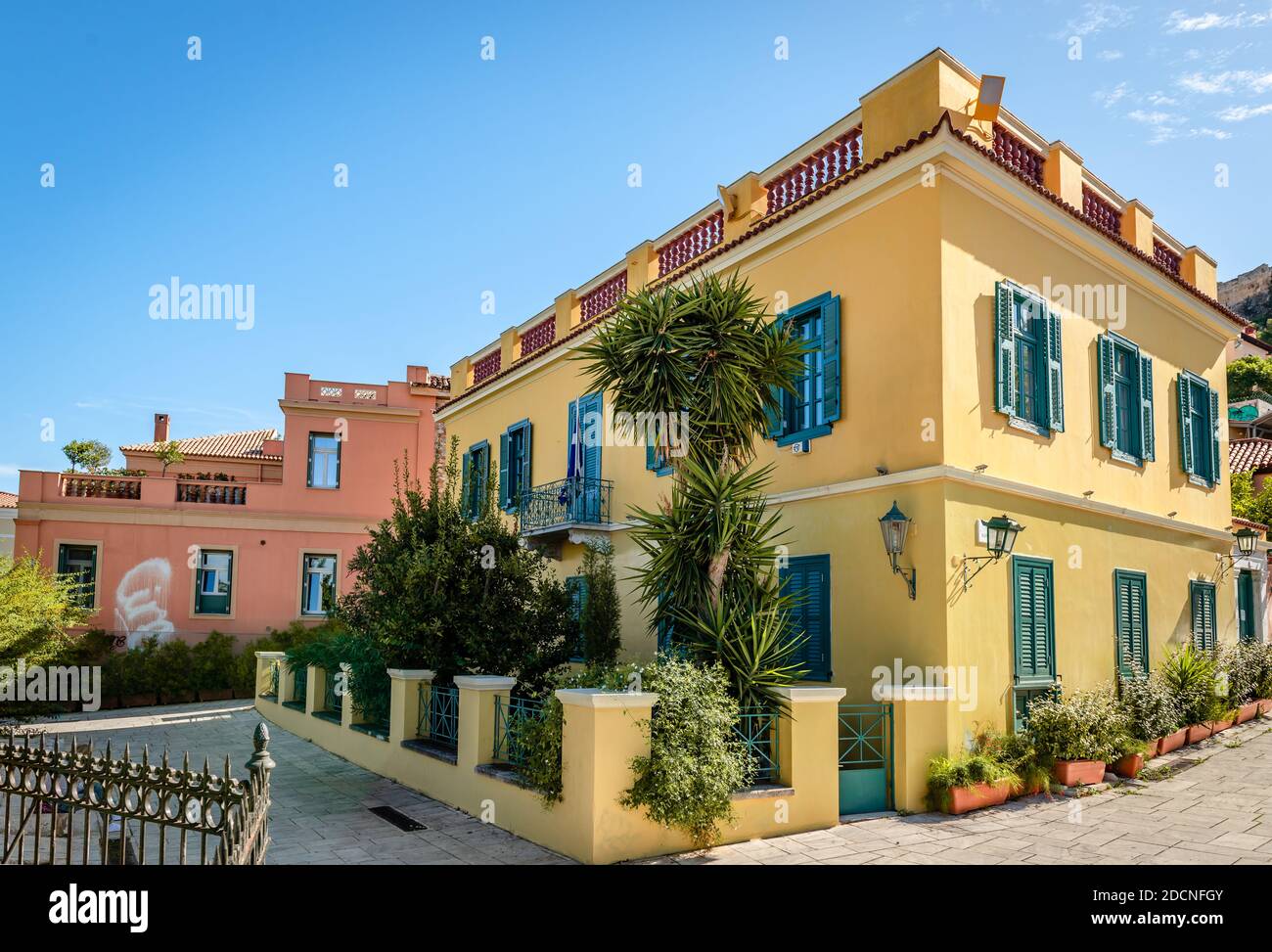 Edifici neoclassici nel quartiere di Plaka, Atene, Grecia. Foto Stock