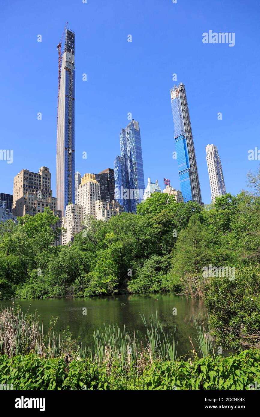 Miliardari’s Row, grattacieli di lusso che sovrastano Central Park, Manhattan, New York City, USA Foto Stock