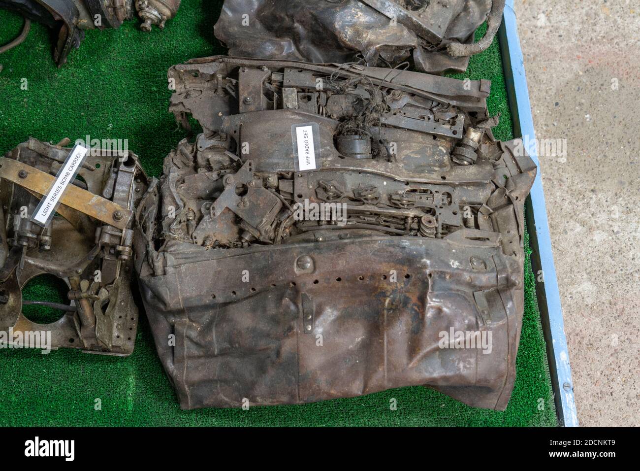 Crash danneggiato VHF radio Set, Lincolnshire Aviation Heritage Museum, East Kirkby, Spilsby, Lincs, Regno Unito. Foto Stock