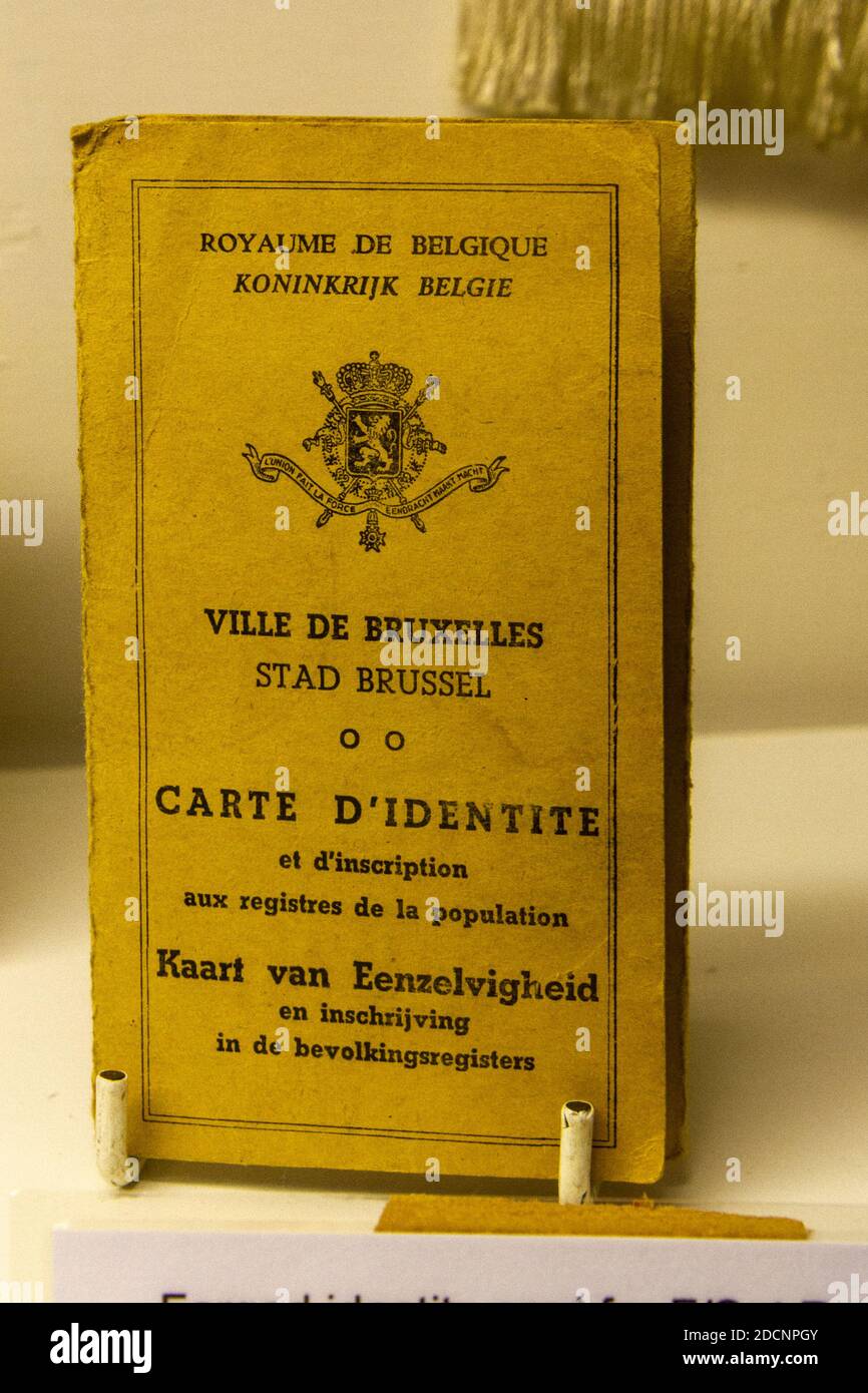 Una carta d'identità forgiata Lincolnshire Aviation Heritage Museum, East Kirkby, Spilsby, Lincs, Regno Unito. Foto Stock