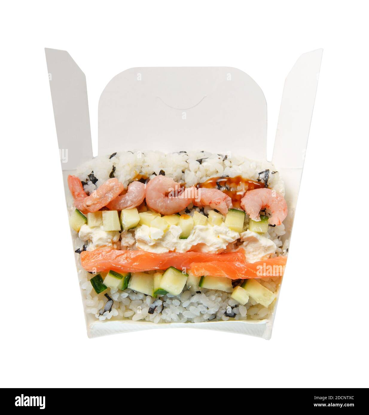 Insalata di sushi in una scatola di cartone da portare via. Vista in sezione. Tutti gli ingredienti sono disposti a strati per una migliore esperienza visiva. Foto Stock Insalata di sushi in una scatola di cartone da portare via. Vista in sezione. Tutti gli ingredienti sono disposti a strati per una migliore esperienza visiva. Foto Stock