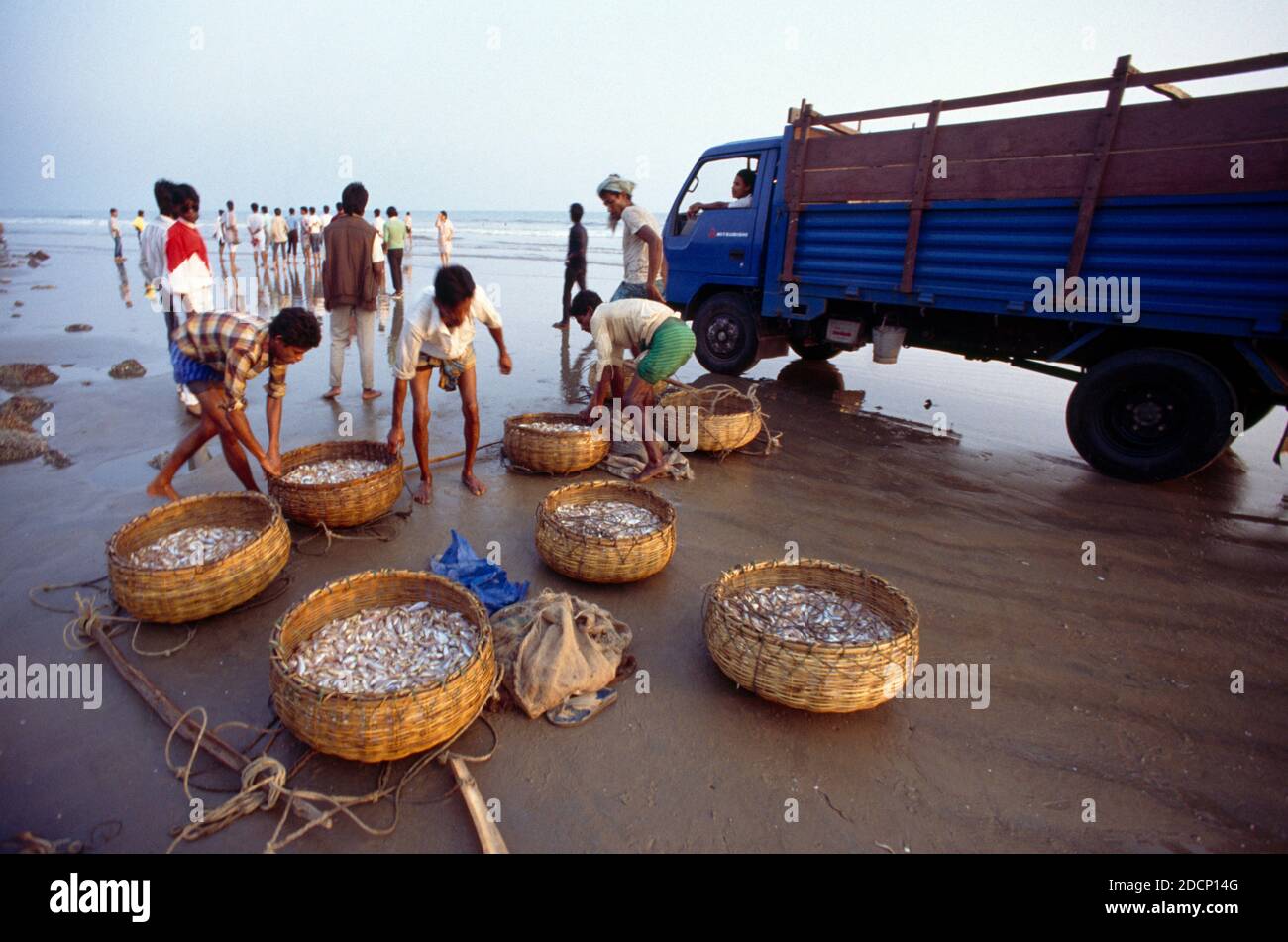 Baia di pescatori Bengala India sulla spiaggia di Digha Foto Stock