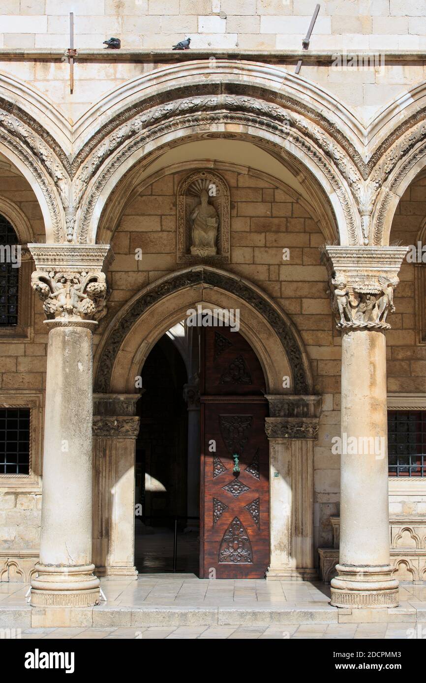 L'ingresso principale del Palazzo del Rettore a Dubrovnik, Croazia Foto Stock