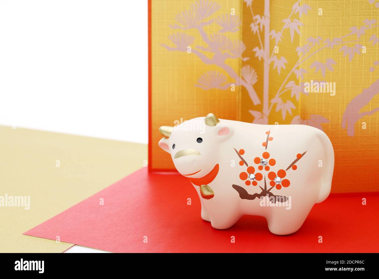 Tessera giapponese per il nuovo anno. Giapponese nuovo anno mucca oggetto Foto Stock