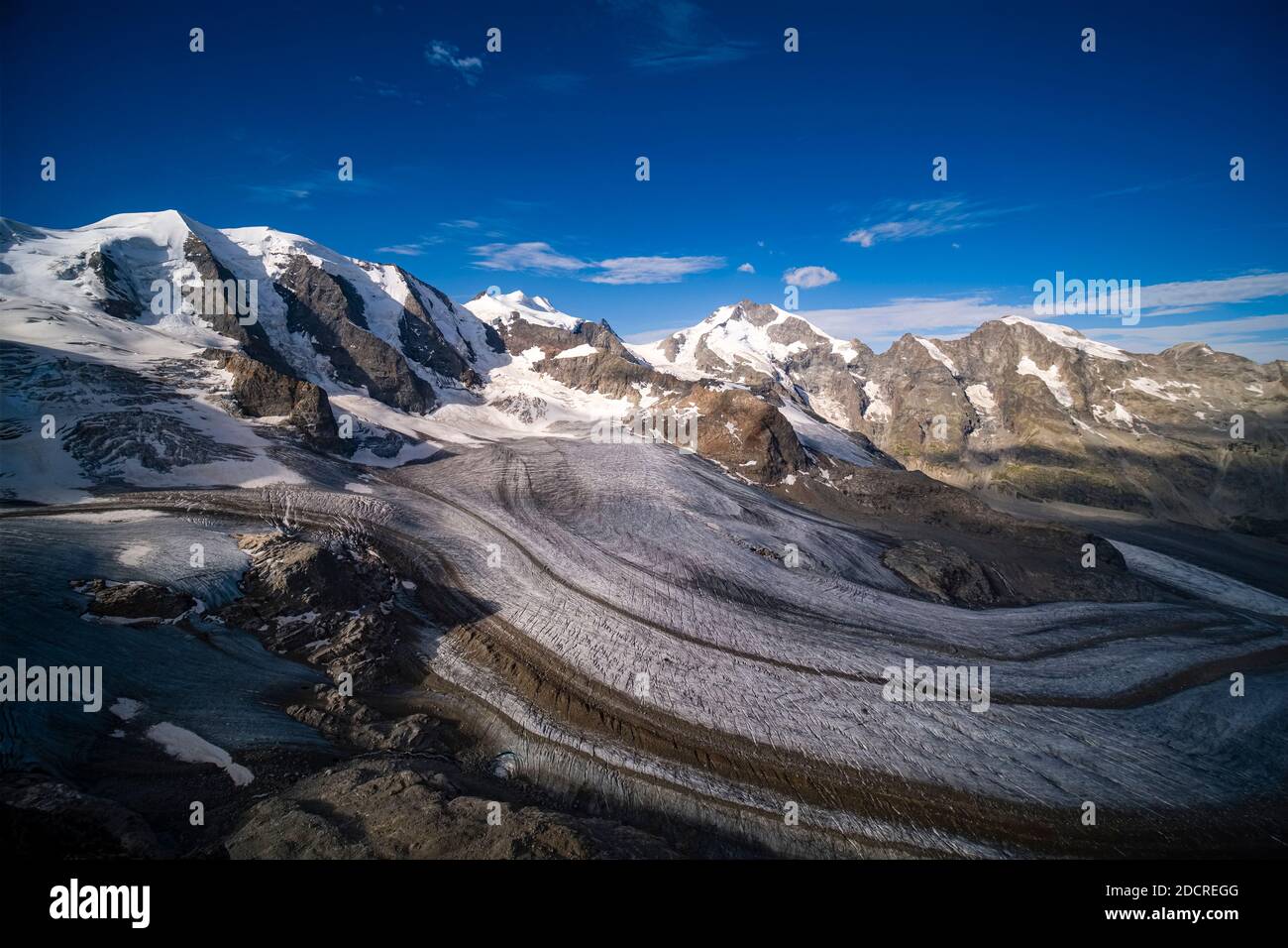 Le cime di Piz Palü, Bella Vista, Piz Bernina, Piz Morteratsch e le parti superiori del Ghiacciaio pers e del Ghiacciaio Morteratsch, viste dalla cima o Foto Stock