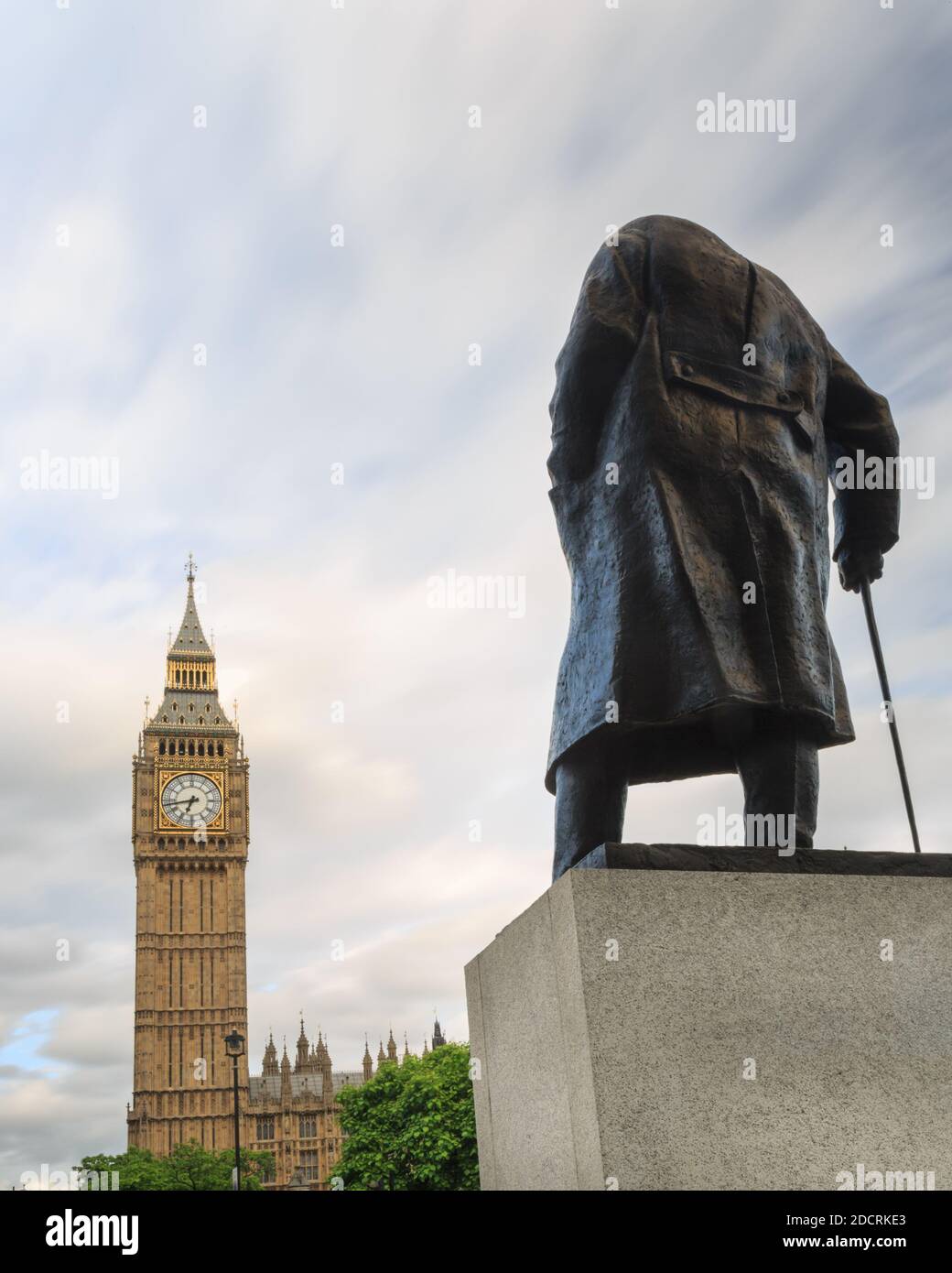 Big ben, e Houses of Parliament con la statua di Winston Churchill, Westminster, Londra, Inghilterra, Regno Unito Foto Stock