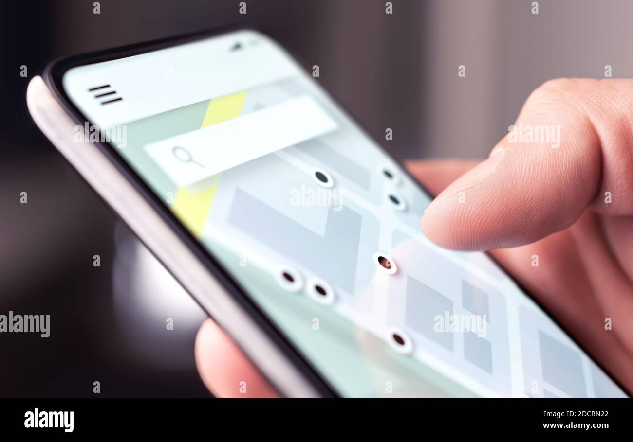 Mappa telefonica con destinazioni, luoghi e punti di interesse. Smartphone con guida gps per i viaggi. Taxi, rimeshare o mezzi pubblici. Foto Stock